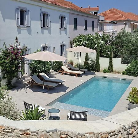 Villa Mira With A Heated Pool And A Sea View Božava Buitenkant foto