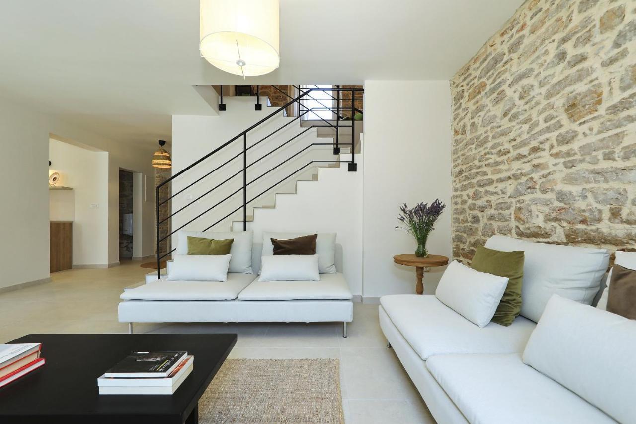 Villa Mira With A Heated Pool And A Sea View Božava Buitenkant foto