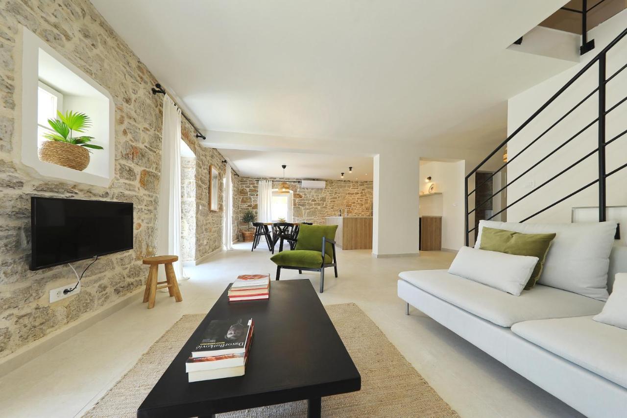 Villa Mira With A Heated Pool And A Sea View Božava Buitenkant foto