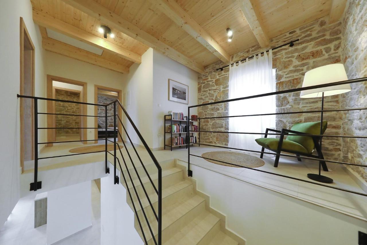 Villa Mira With A Heated Pool And A Sea View Božava Buitenkant foto