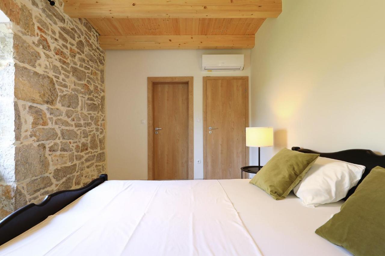 Villa Mira With A Heated Pool And A Sea View Božava Buitenkant foto
