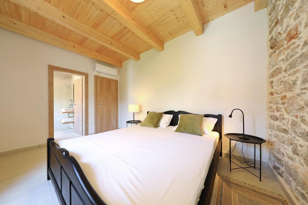 Villa Mira With A Heated Pool And A Sea View Božava Buitenkant foto