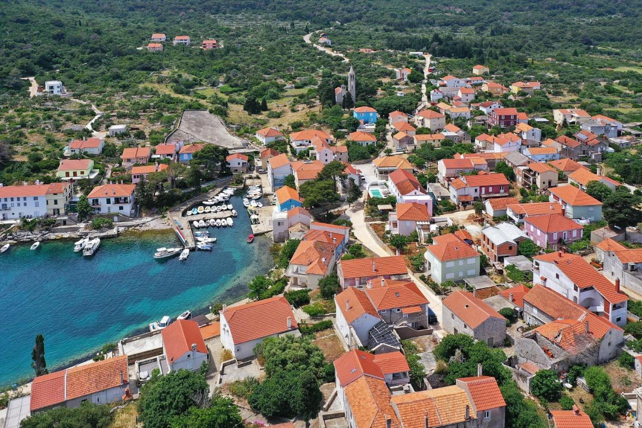 Villa Mira With A Heated Pool And A Sea View Božava Buitenkant foto