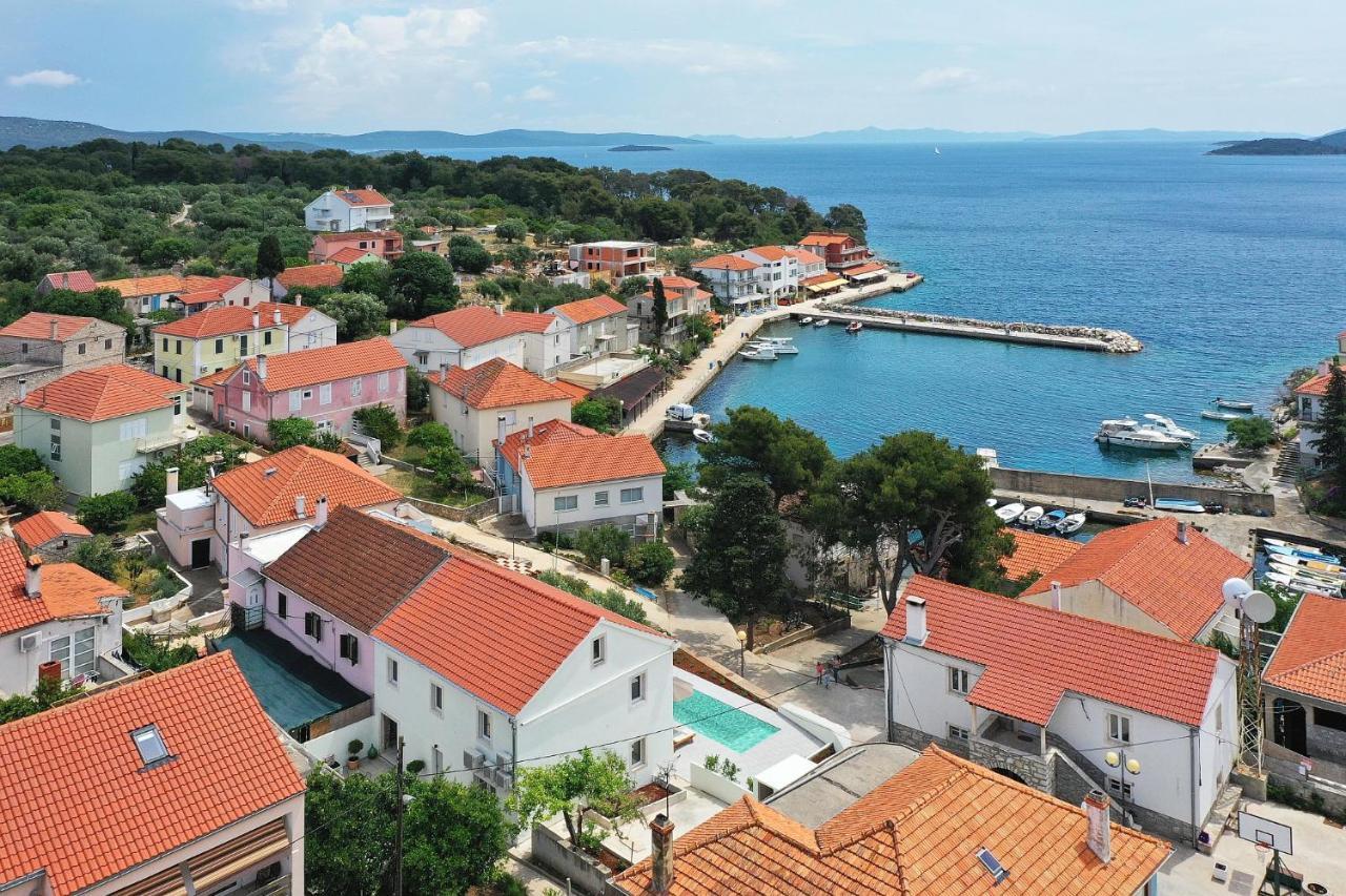 Villa Mira With A Heated Pool And A Sea View Božava Buitenkant foto