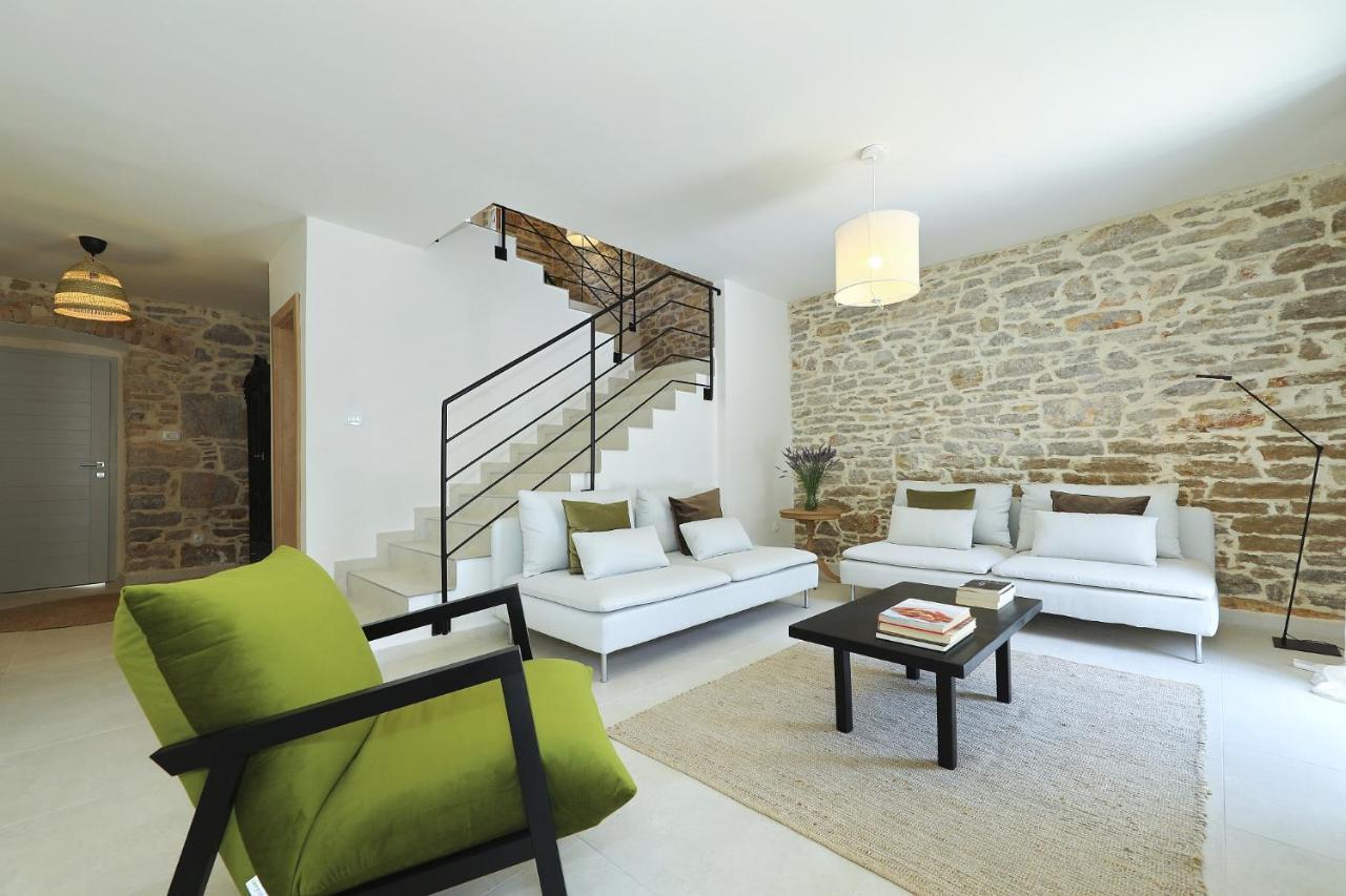 Villa Mira With A Heated Pool And A Sea View Božava Buitenkant foto