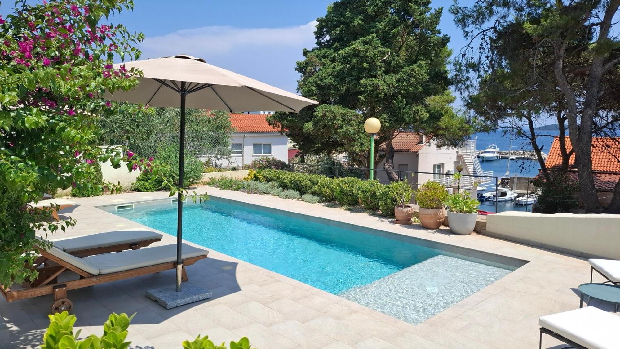 Villa Mira With A Heated Pool And A Sea View Božava Buitenkant foto